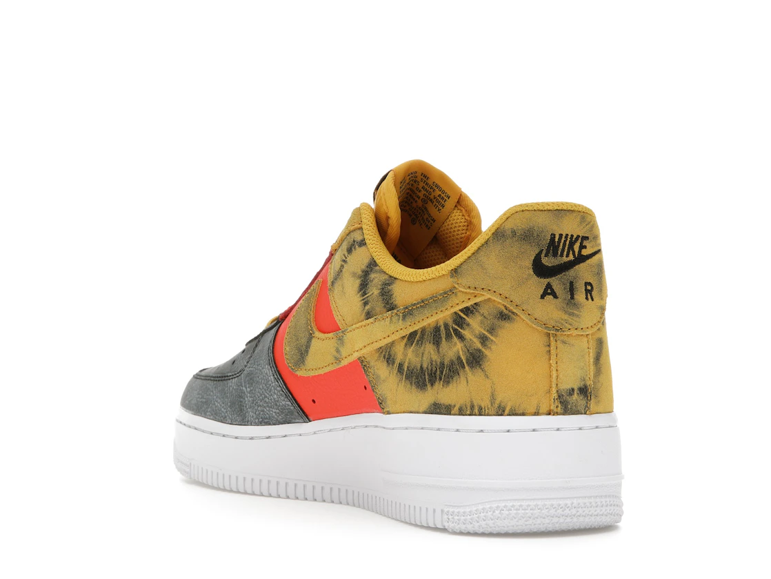 Vue 25 de Nike Air Force 1 Low Tie Dye Dark Sulphur