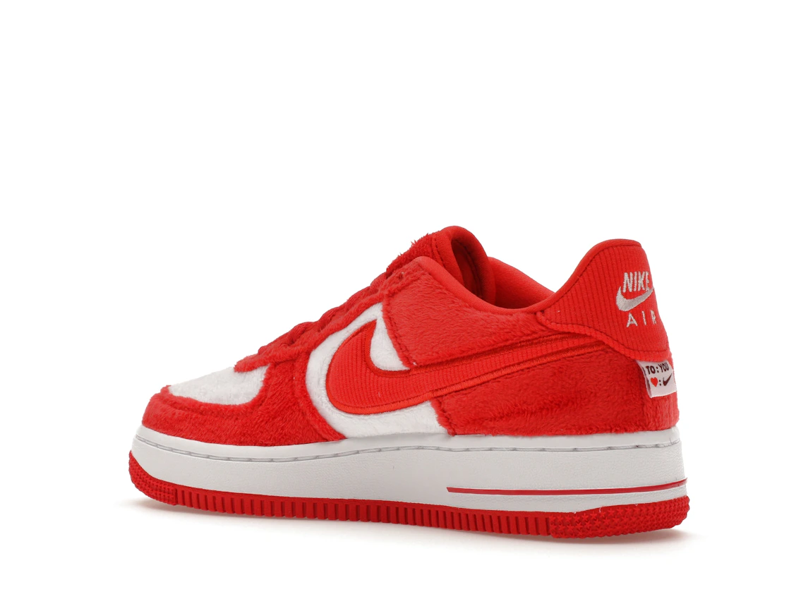 Vue 23 de Nike Air Force 1 Low Valentine's Day Fleece (2024) (GS)