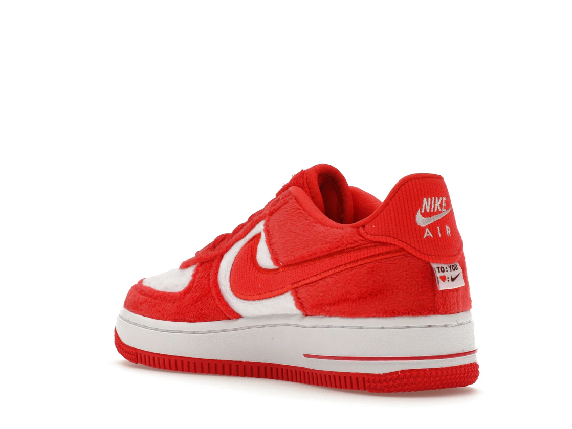 Vue 24 de Nike Air Force 1 Low Valentine's Day Fleece (2024) (GS)