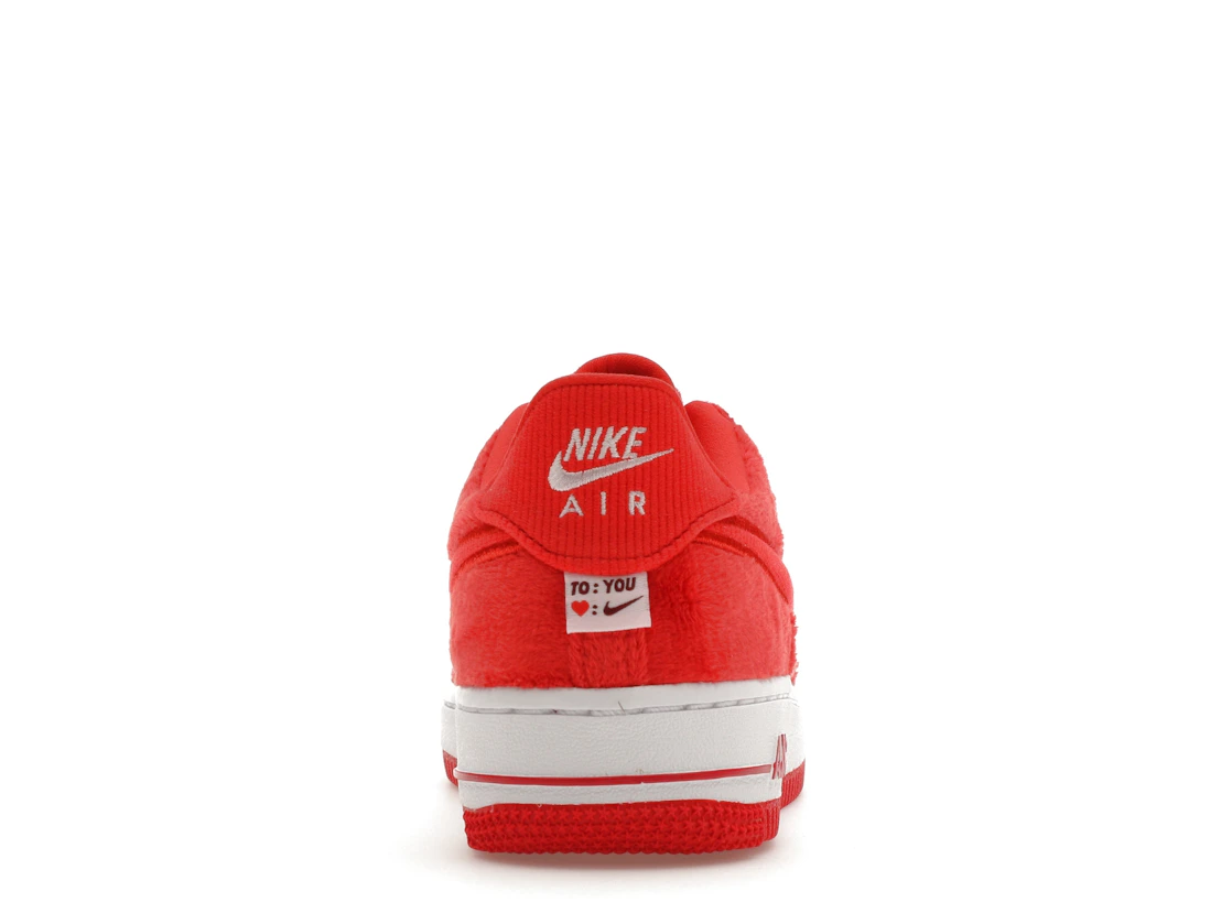 Vue 28 de Nike Air Force 1 Low Valentine's Day Fleece (2024) (GS)