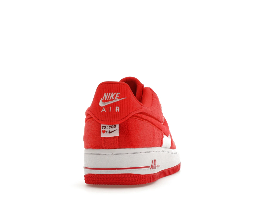Vue 29 de Nike Air Force 1 Low Valentine's Day Fleece (2024) (GS)
