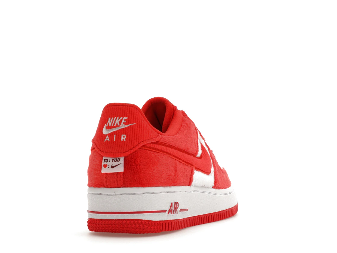 Vue 30 de Nike Air Force 1 Low Valentine's Day Fleece (2024) (GS)
