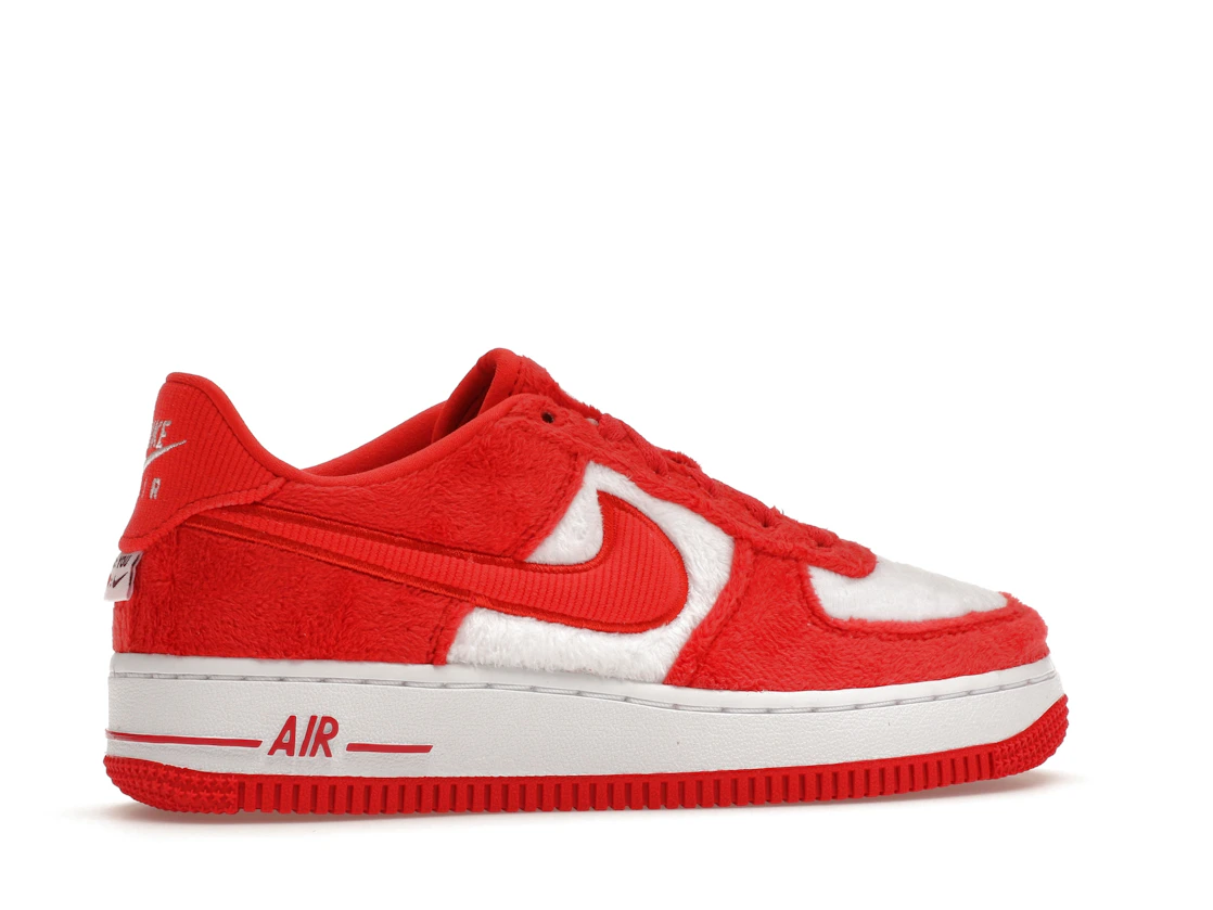 Vue 35 de Nike Air Force 1 Low Valentine's Day Fleece (2024) (GS)