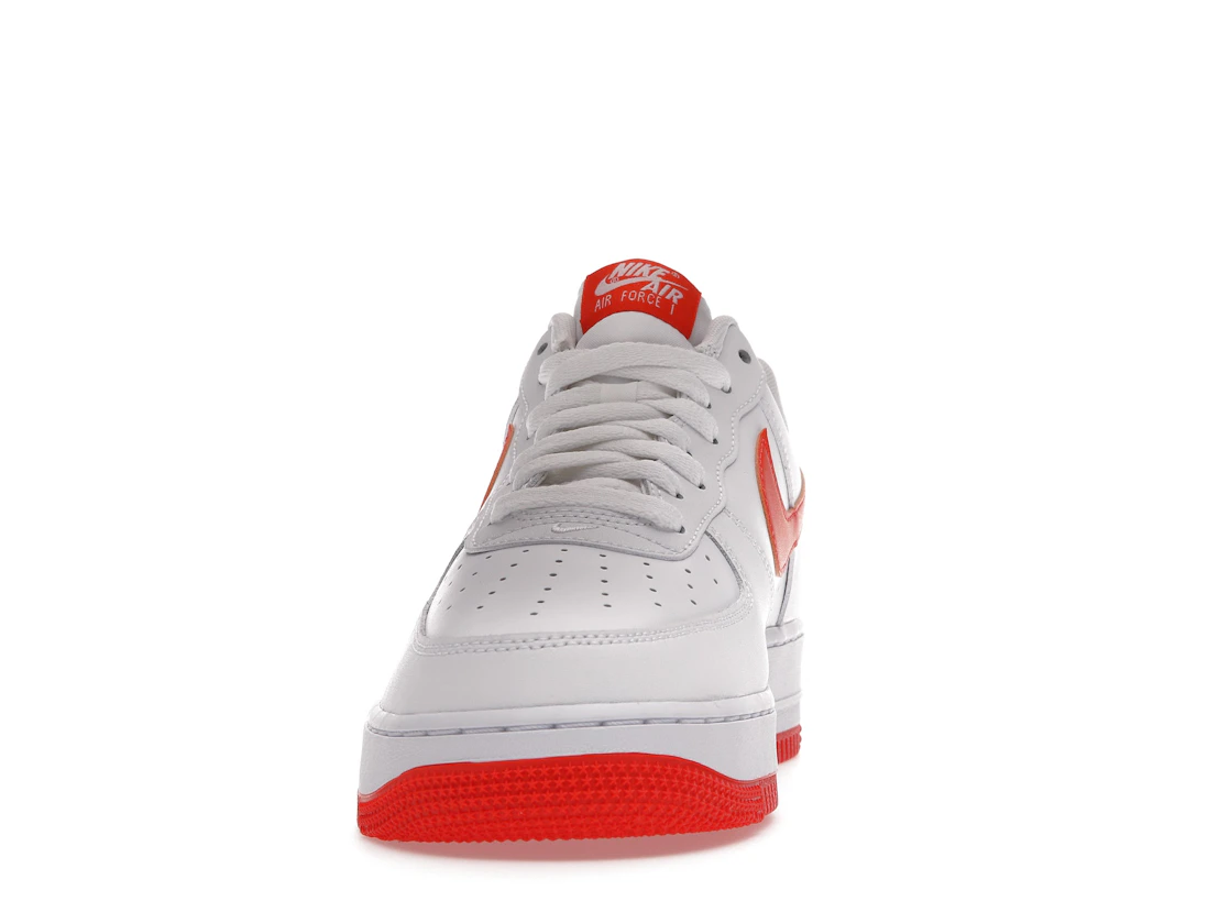 Vue 11 de Nike Air Force 1 Low White Orange (2021)