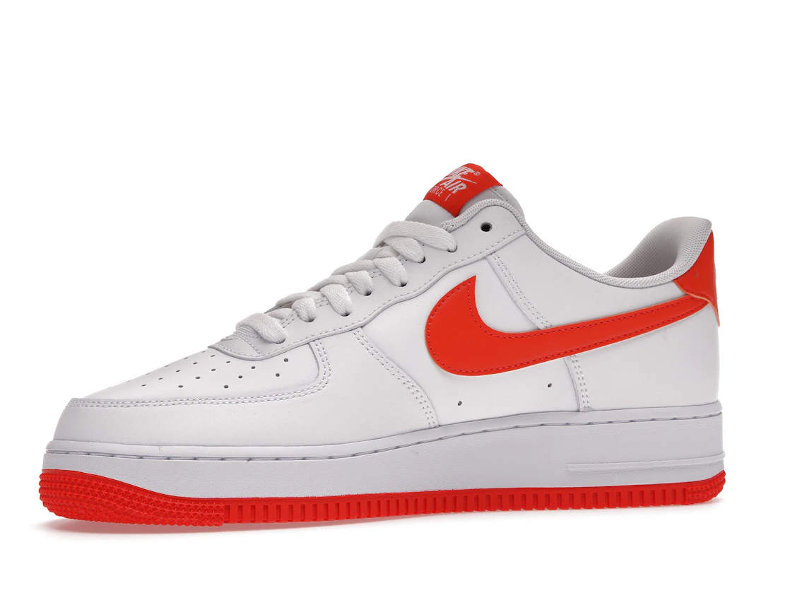 Vue 17 de Nike Air Force 1 Low White Orange (2021)