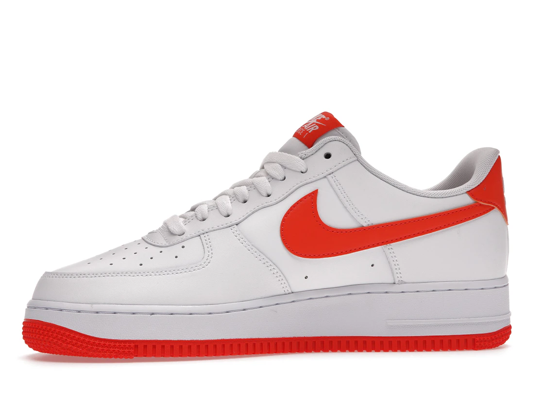 Vue 18 de Nike Air Force 1 Low White Orange (2021)