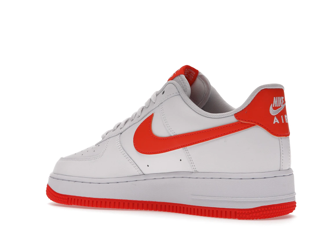 Vue 23 de Nike Air Force 1 Low White Orange (2021)