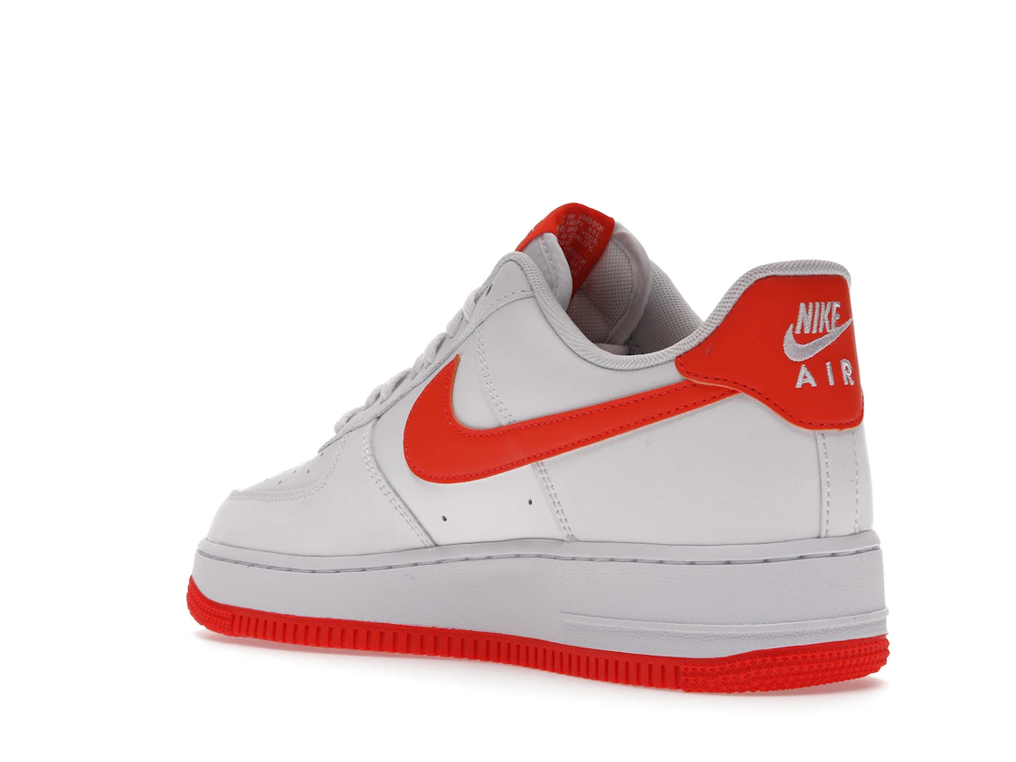 Vue 24 de Nike Air Force 1 Low White Orange (2021)