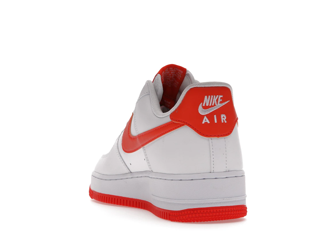 Vue 26 de Nike Air Force 1 Low White Orange (2021)