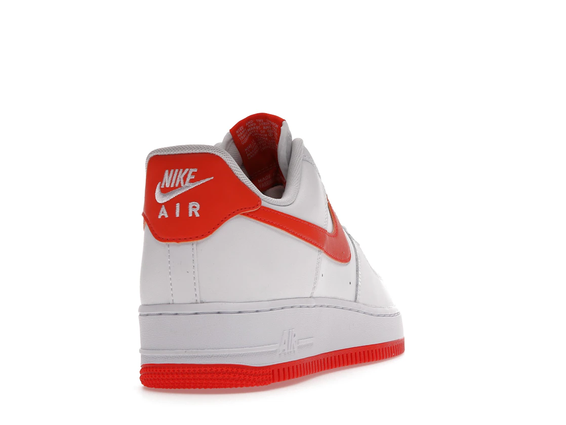 Vue 30 de Nike Air Force 1 Low White Orange (2021)