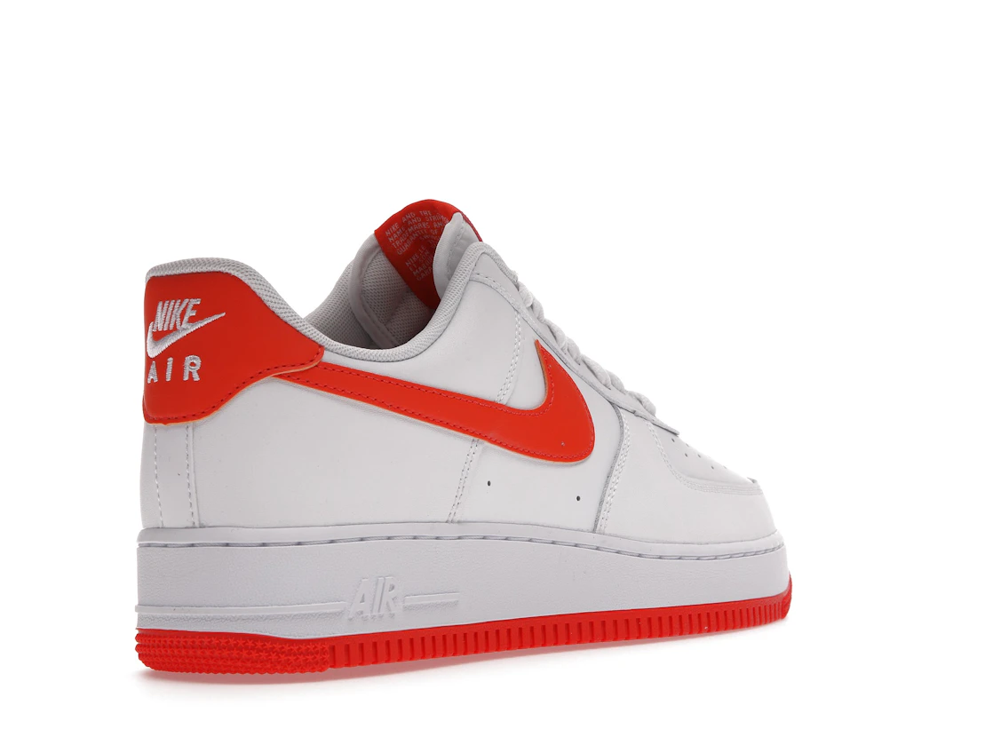 Vue 32 de Nike Air Force 1 Low White Orange (2021)