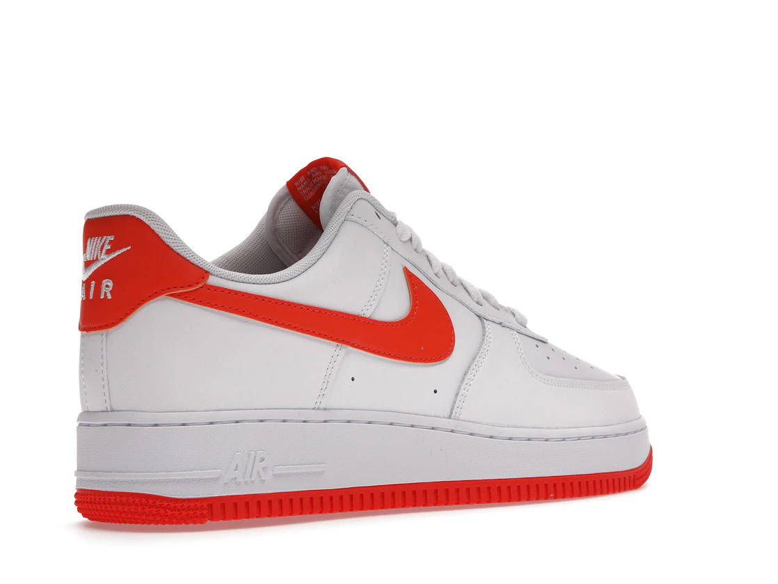 Vue 33 de Nike Air Force 1 Low White Orange (2021)