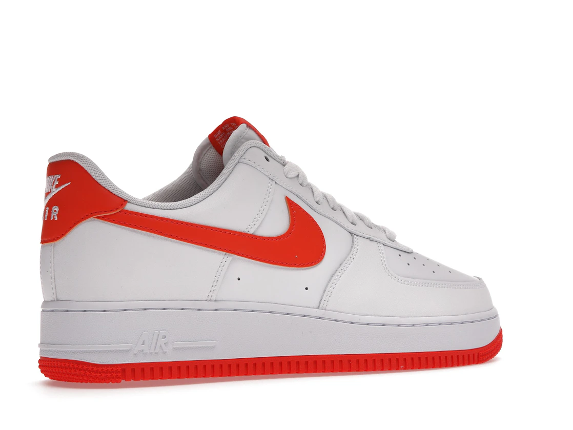 Vue 34 de Nike Air Force 1 Low White Orange (2021)