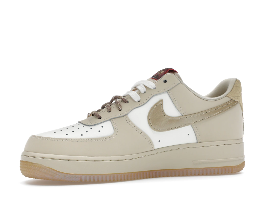 Vue 17 de Nike Air Force 1 Low Year of the Snake 