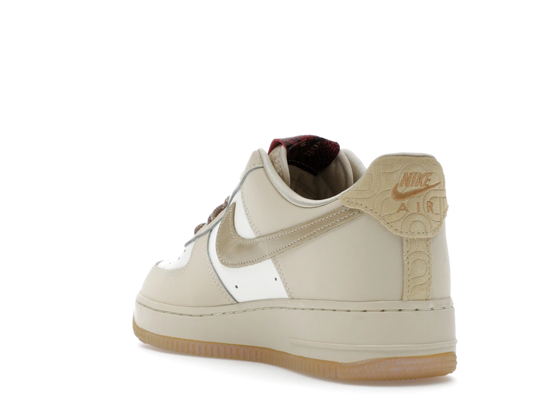 Vue 25 de Nike Air Force 1 Low Year of the Snake 