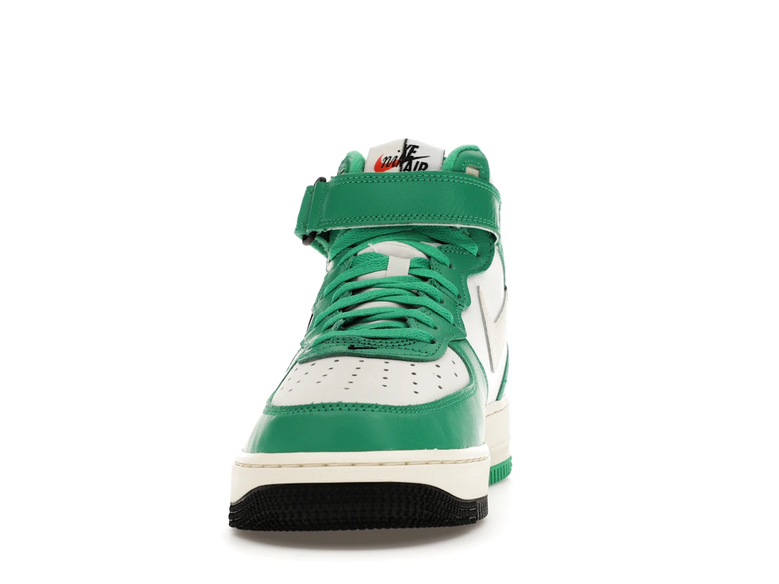 Vue 11 de Nike Air Force 1 Mid LV8 Split White Stadium Green