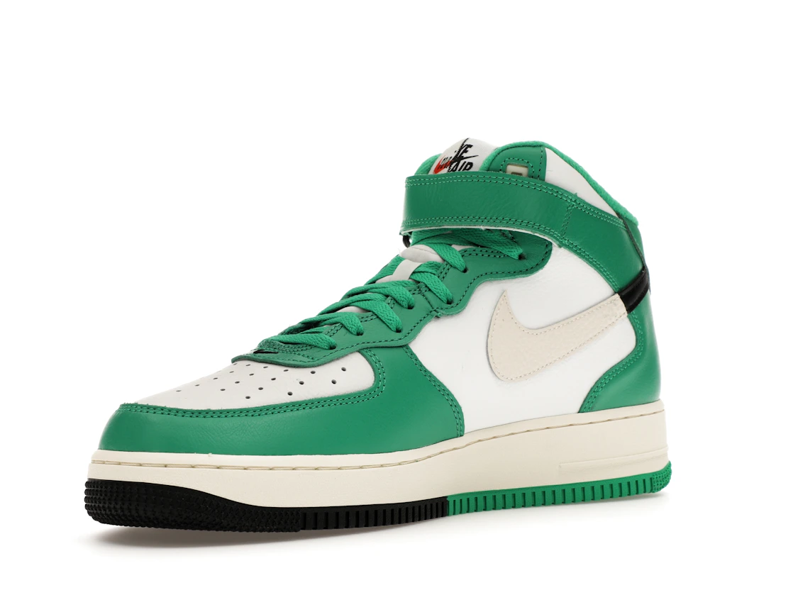 Vue 15 de Nike Air Force 1 Mid LV8 Split White Stadium Green
