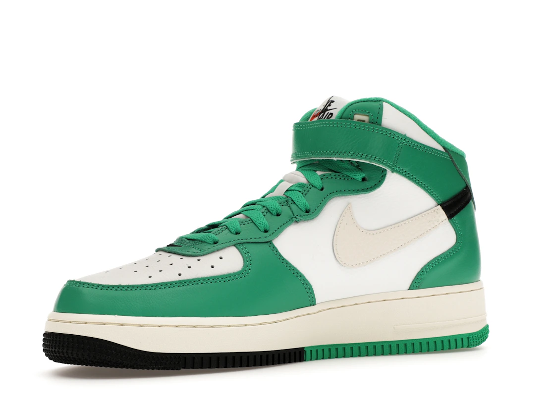 Vue 16 de Nike Air Force 1 Mid LV8 Split White Stadium Green