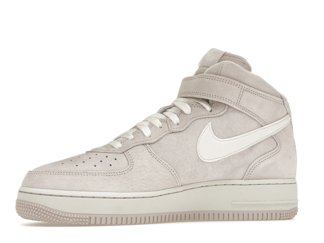 Vue 17 de Nike Air Force 1 Mid QS Venice