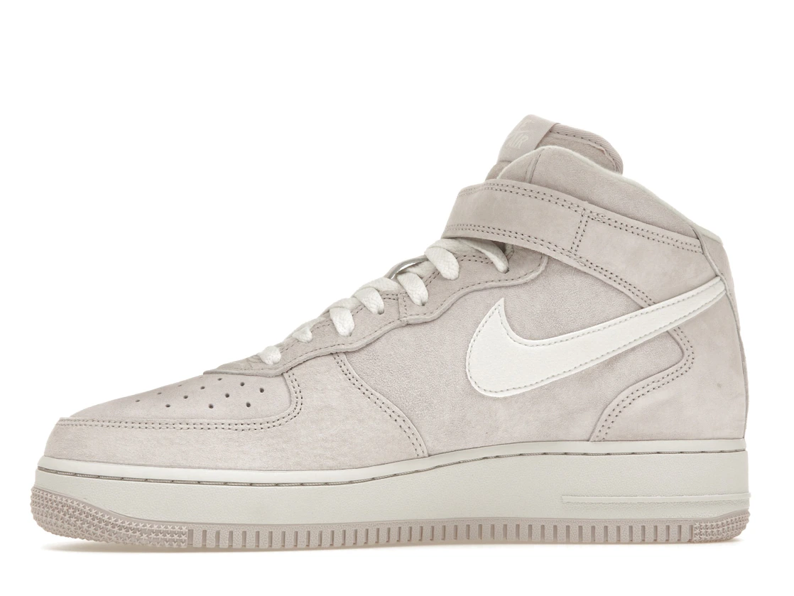 Vue 18 de Nike Air Force 1 Mid QS Venice