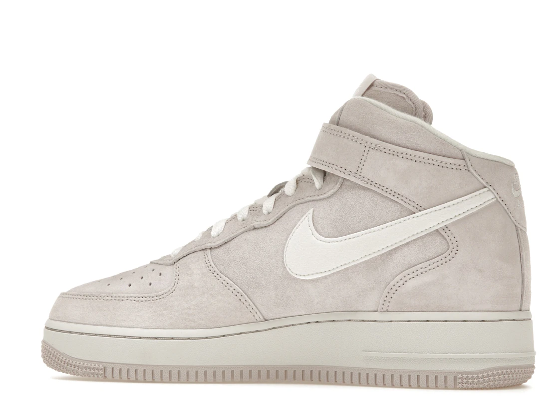 Vue 21 de Nike Air Force 1 Mid QS Venice