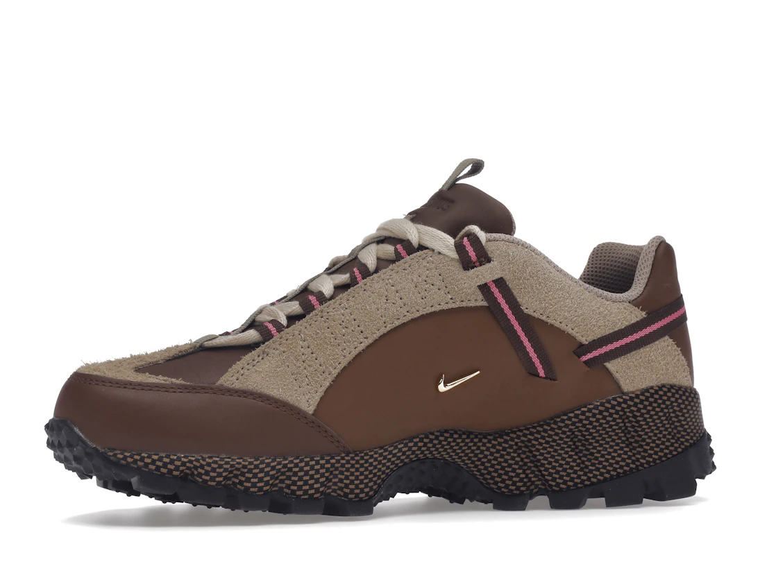 Vue 17 de Nike Air Humara LX Jacquemus Ale Brown Gold 