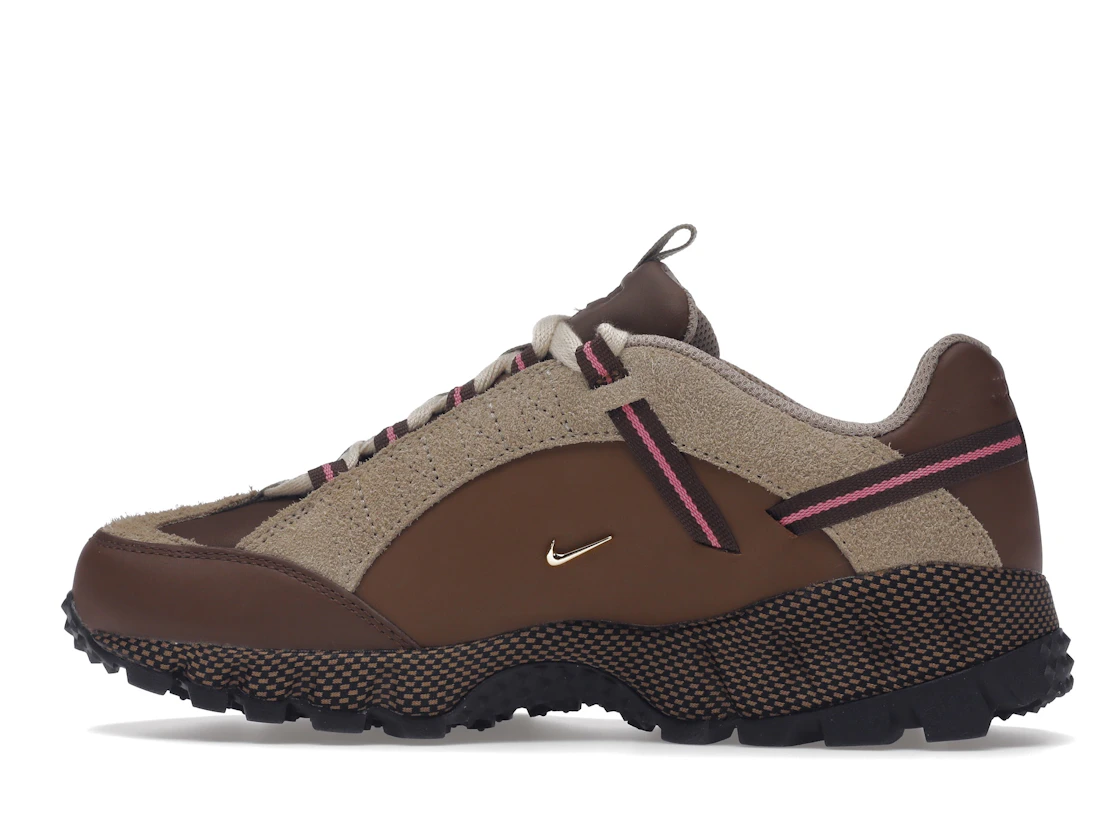 Vue 20 de Nike Air Humara LX Jacquemus Ale Brown Gold 