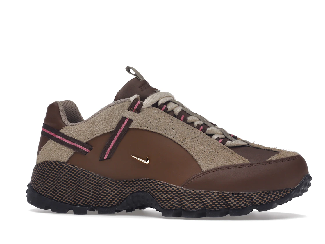 Vue 3 de Nike Air Humara LX Jacquemus Ale Brown Gold 