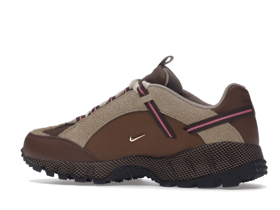 Vue 21 de Nike Air Humara LX Jacquemus Ale Brown Gold 
