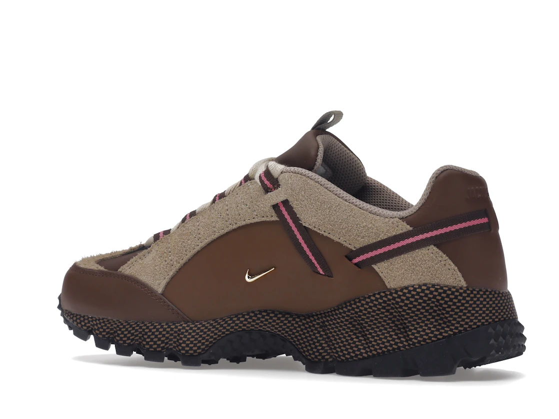 Vue 22 de Nike Air Humara LX Jacquemus Ale Brown Gold 