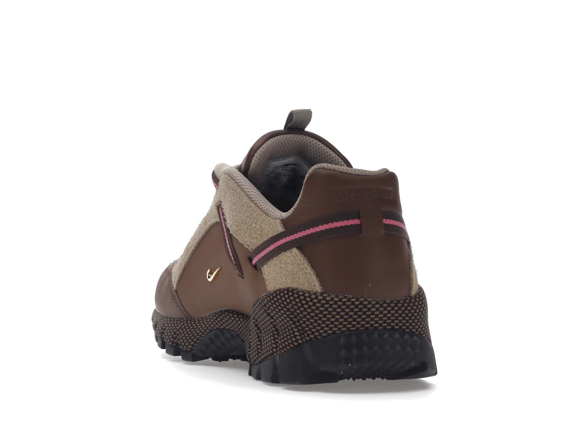 Vue 26 de Nike Air Humara LX Jacquemus Ale Brown Gold 