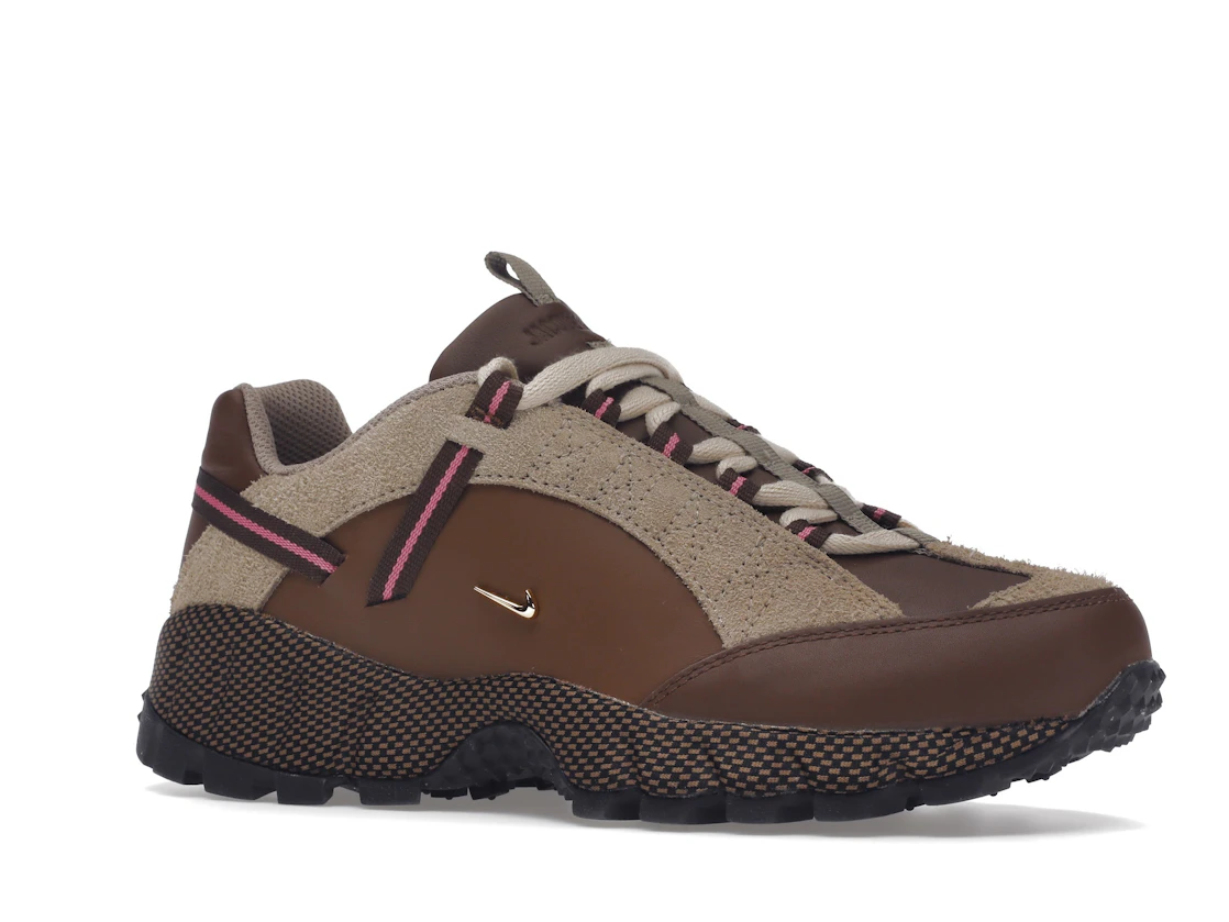 Vue 4 de Nike Air Humara LX Jacquemus Ale Brown Gold 