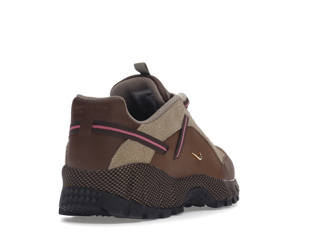 Vue 31 de Nike Air Humara LX Jacquemus Ale Brown Gold 