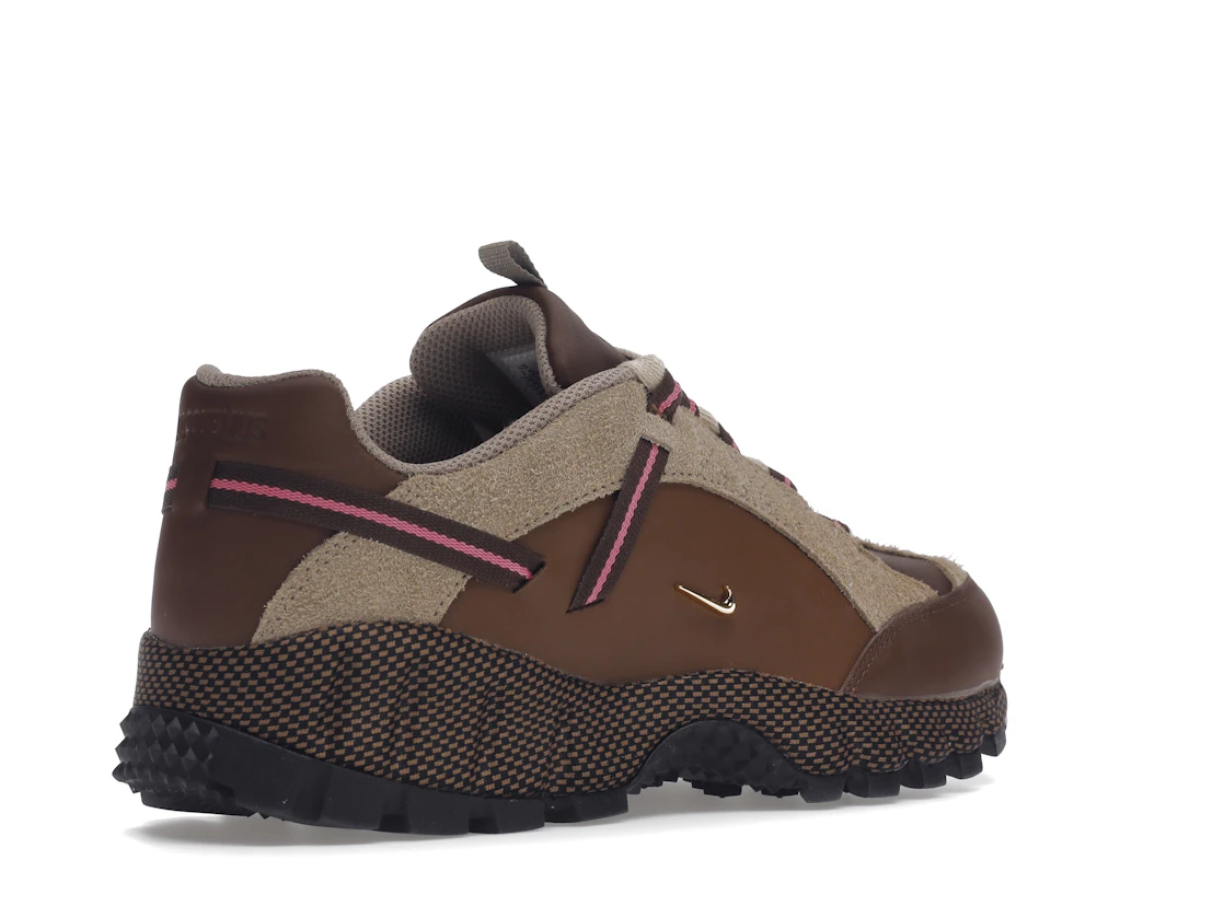 Vue 33 de Nike Air Humara LX Jacquemus Ale Brown Gold 