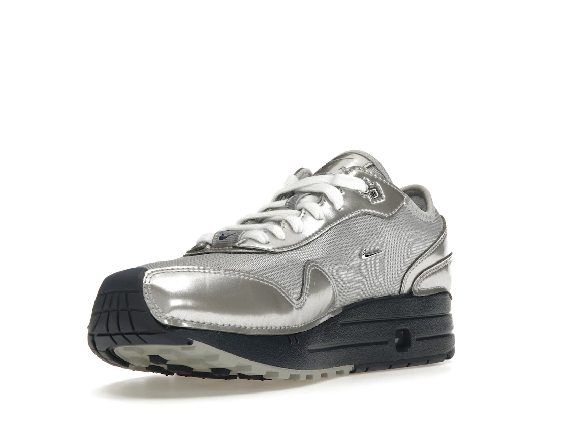 Vue 14 de Nike Air Max 1 '86 Jacquemus Silver 