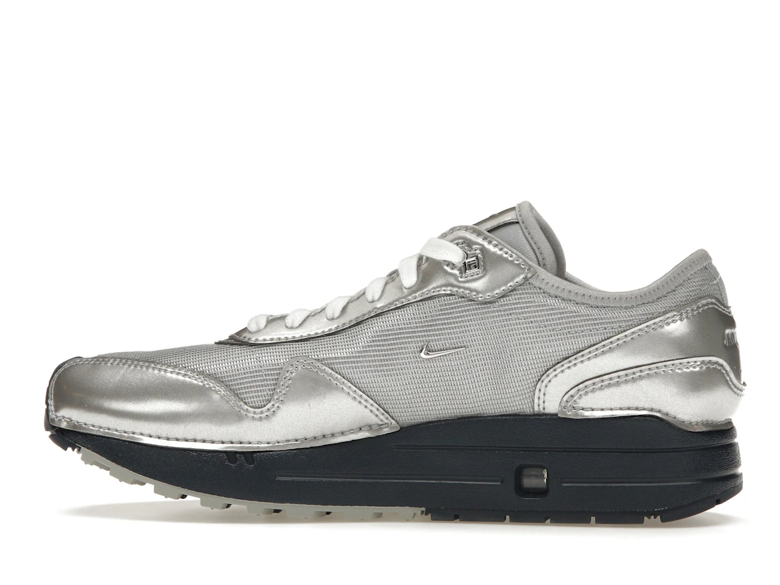 Vue 20 de Nike Air Max 1 '86 Jacquemus Silver 