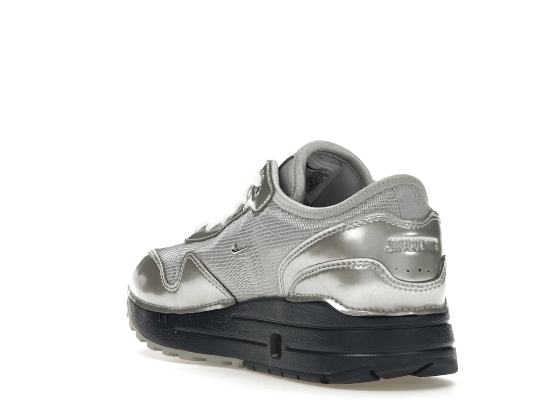 Vue 25 de Nike Air Max 1 '86 Jacquemus Silver 
