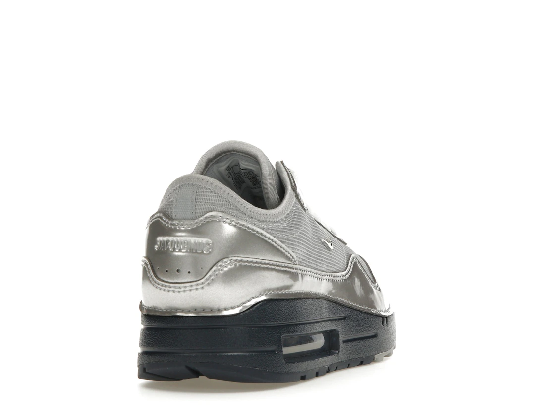 Vue 30 de Nike Air Max 1 '86 Jacquemus Silver 