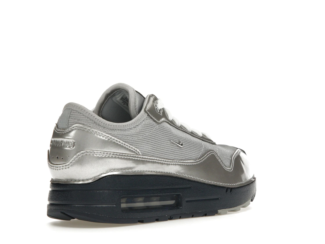 Vue 32 de Nike Air Max 1 '86 Jacquemus Silver 