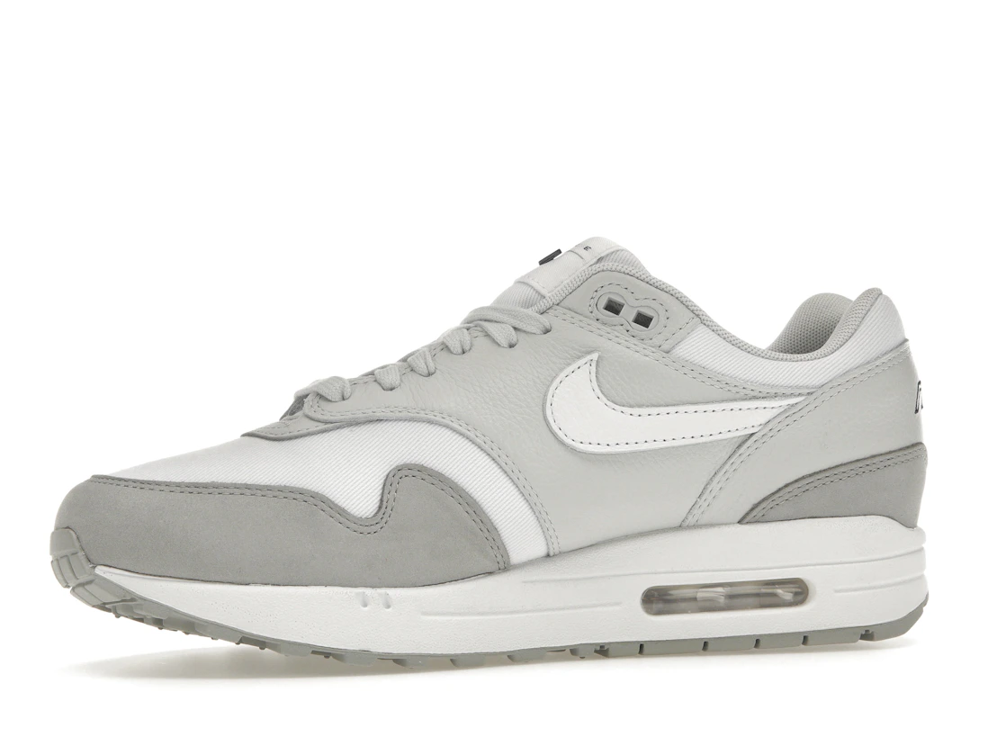 Vue 17 de Nike Air Max 1 '87 LX Light Smoke Grey 