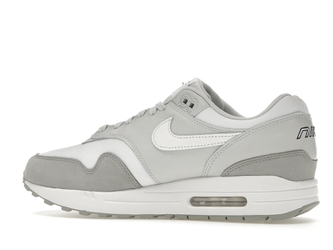Vue 21 de Nike Air Max 1 '87 LX Light Smoke Grey 