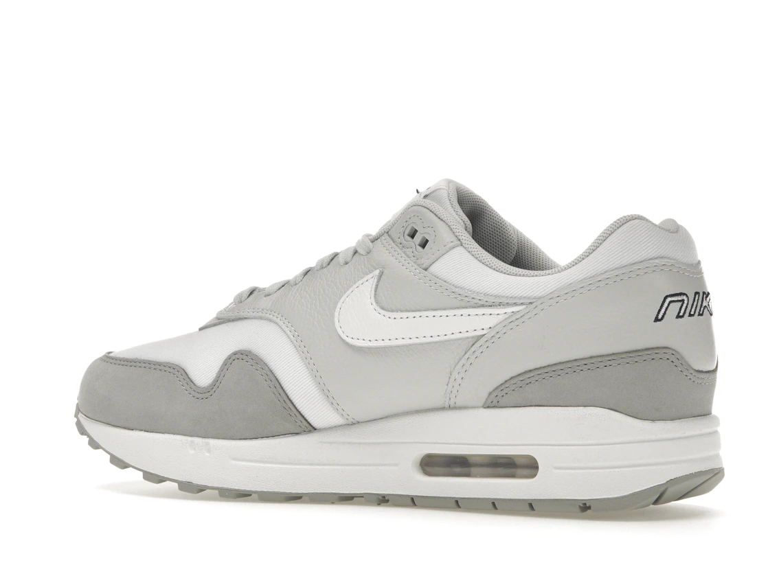 Vue 22 de Nike Air Max 1 '87 LX Light Smoke Grey 