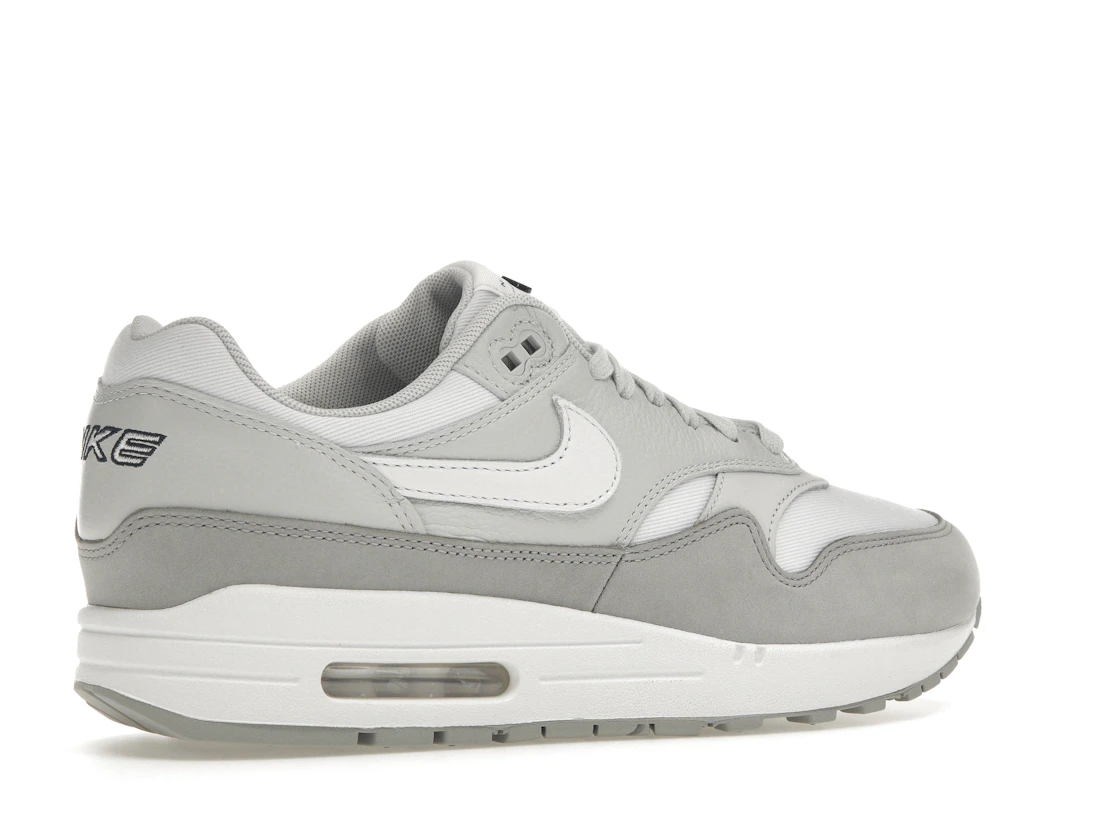 Vue 34 de Nike Air Max 1 '87 LX Light Smoke Grey 