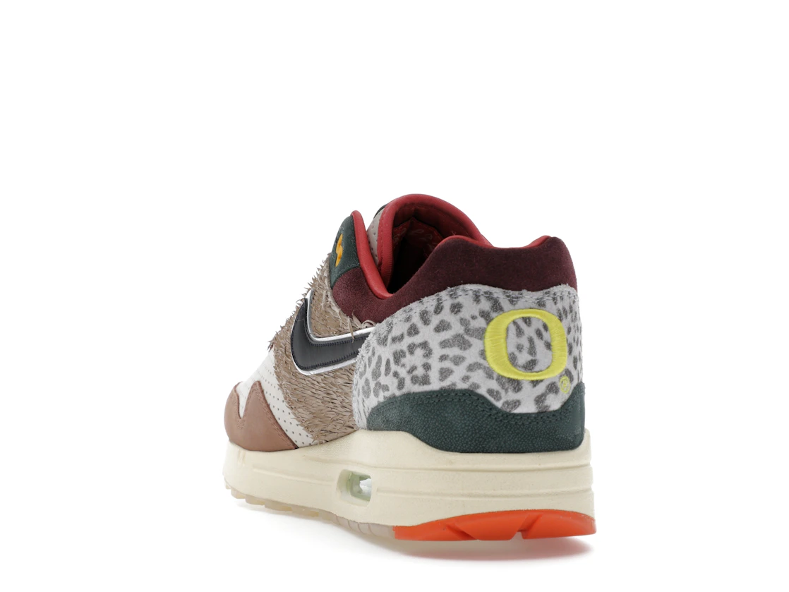 Vue 26 de Nike Air Max 1 '87 Luxe University of Oregon PE (2024) (Numbered)