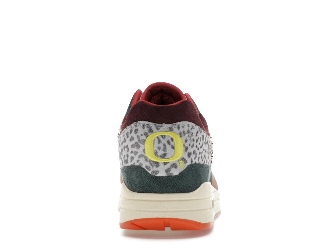 Vue 28 de Nike Air Max 1 '87 Luxe University of Oregon PE (2024) (Numbered)