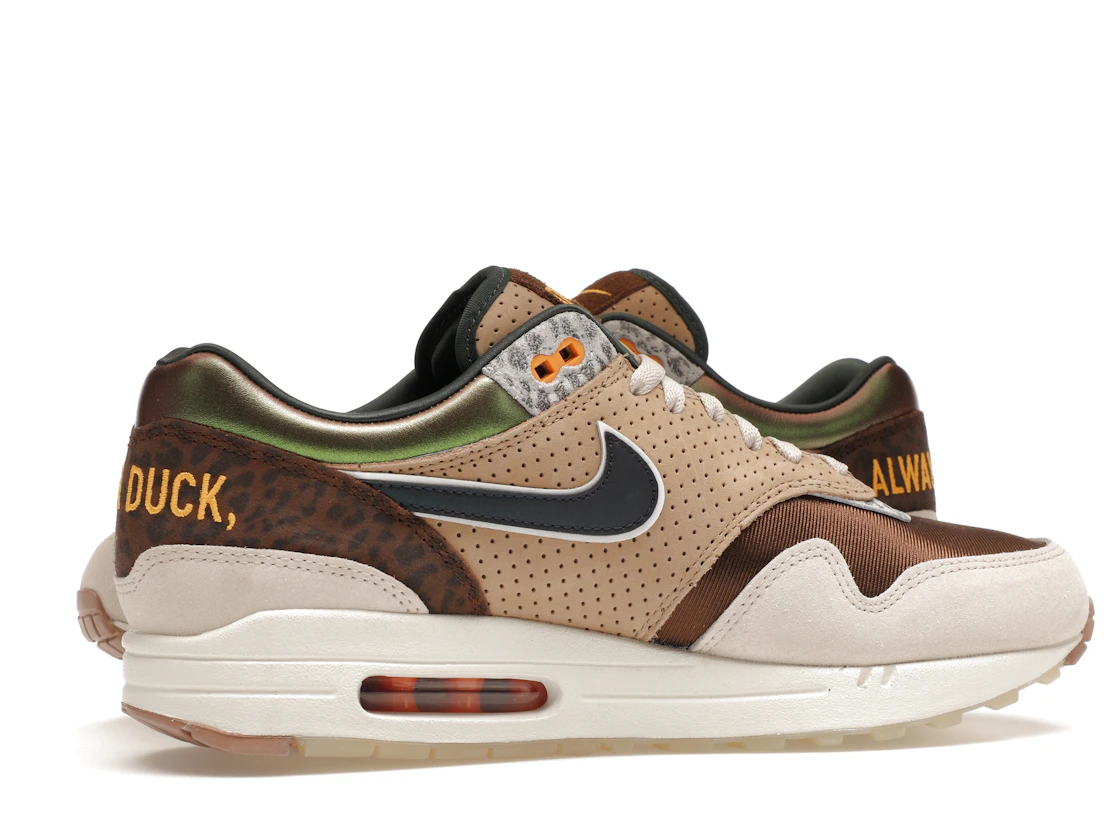 Vue 17 de Nike Air Max 1 '87 Premium University of Oregon PE (2024)