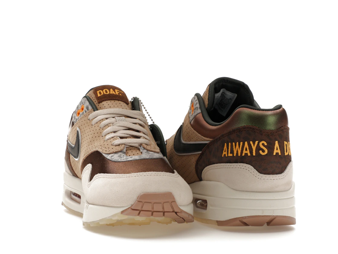 Vue 26 de Nike Air Max 1 '87 Premium University of Oregon PE (2024)