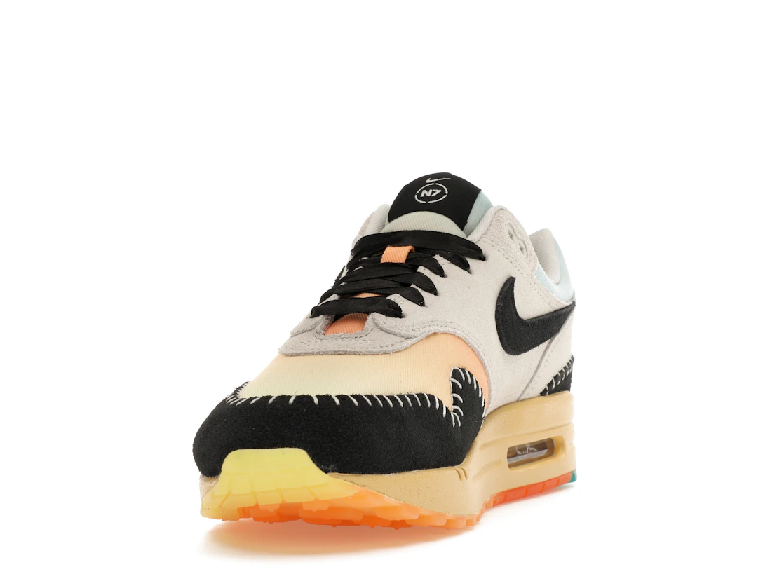 Vue 12 de Nike Air Max 1 '87 N7 (2024)