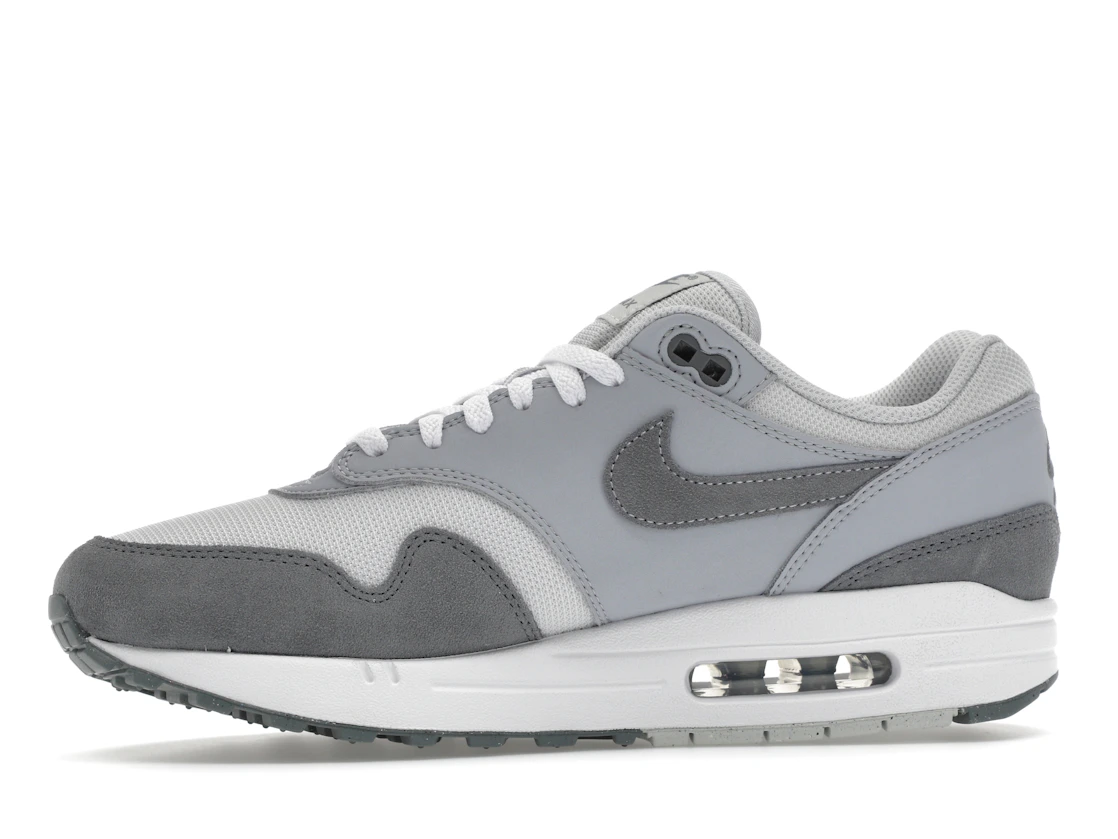 Vue 18 de Nike Air Max 1 '87 Photon Dust Wolf Grey