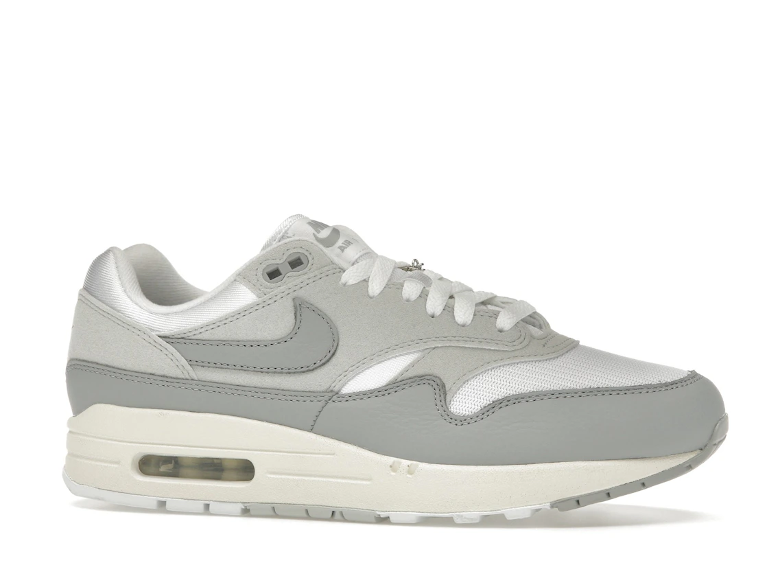 Vue 3 de Nike Air Max 1 '87 Pure Platinum 